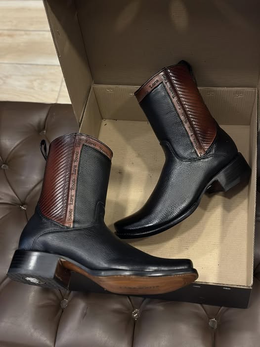 Black-Toned Elegance Cowboy Boots